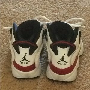 GRADE SCHOOL KIDS JORDANS